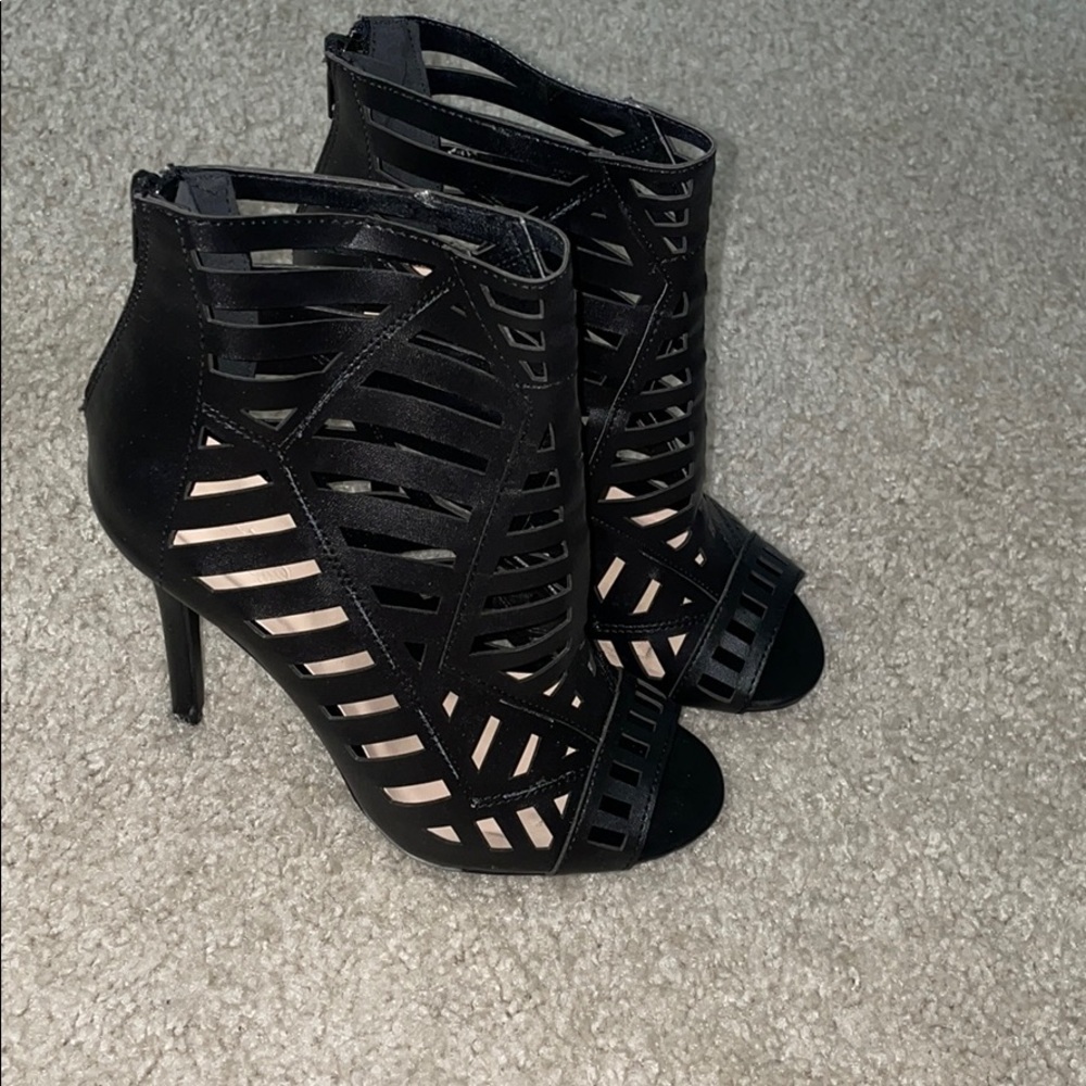 Worn twice black shoes